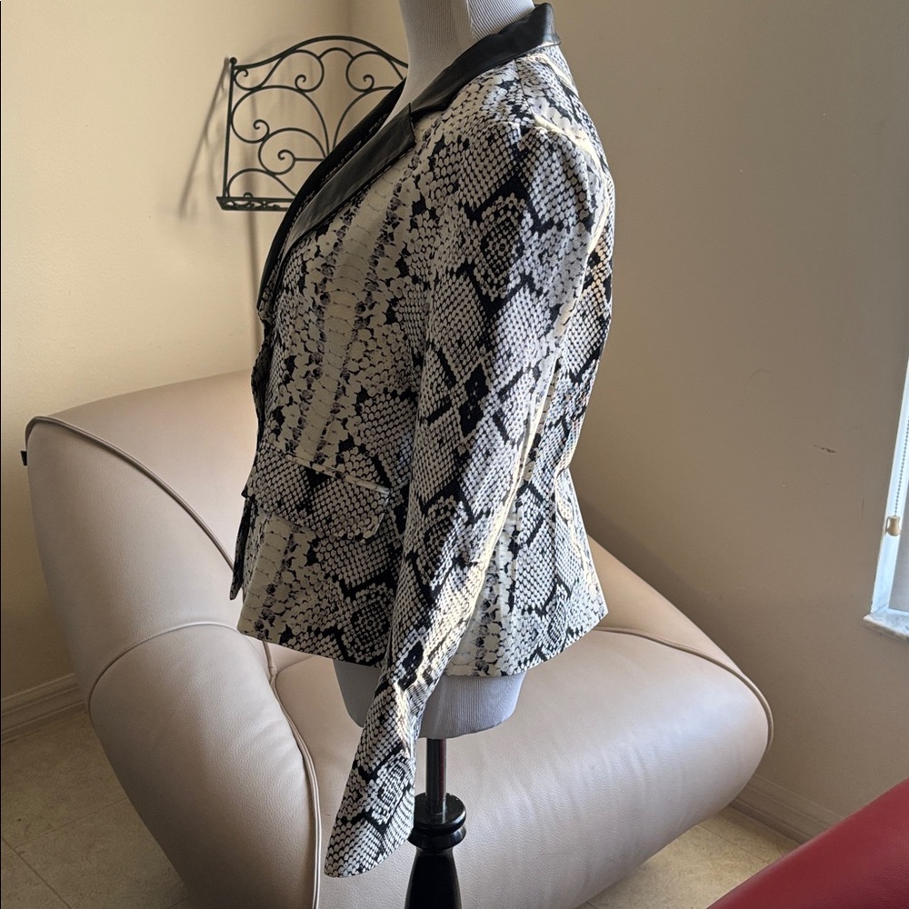 Nanette Lepore Black and White Patterned Blazer - Picture 4 of 8